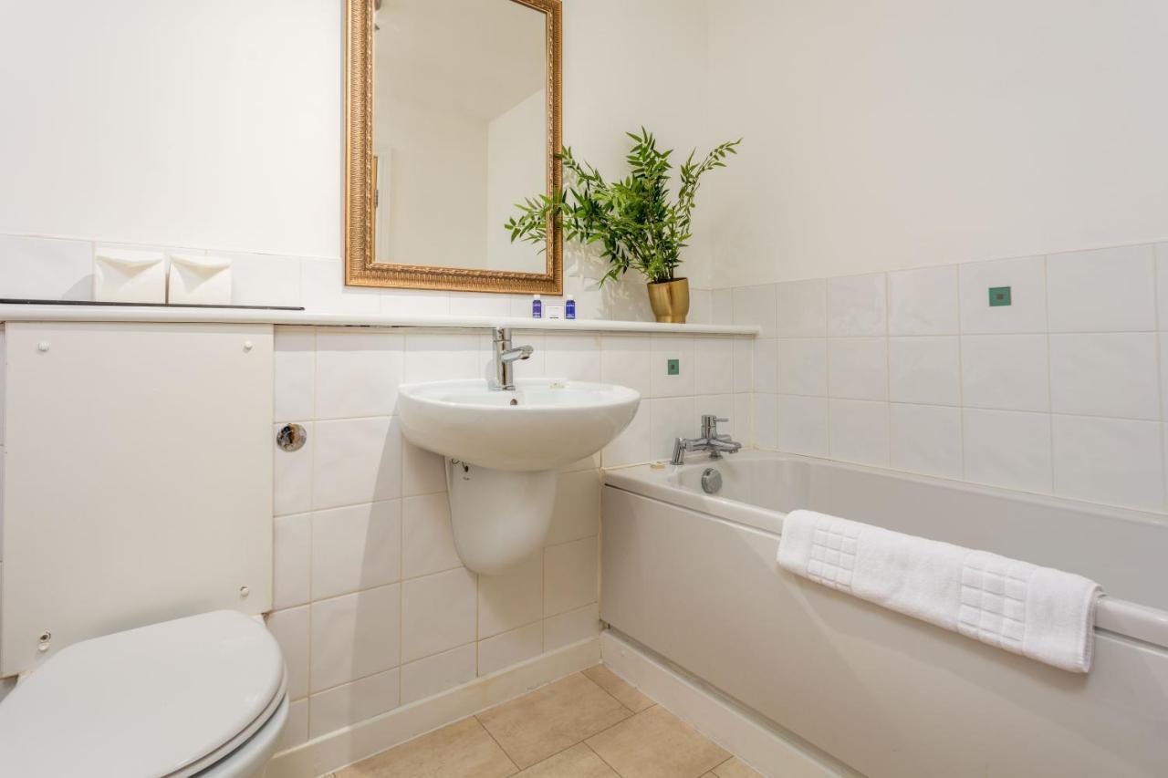 Walker Suite No53 - Donnini Apartments Kilmarnock Ngoại thất bức ảnh